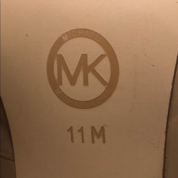 MICHAEL KORS Nude Patent Pumps - Picture 9 of 9